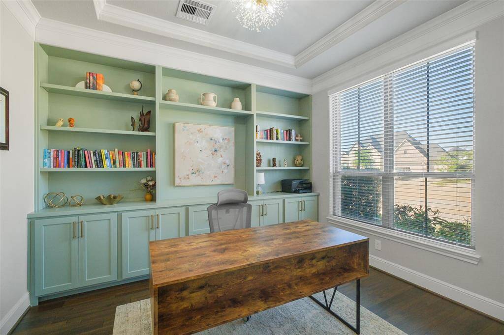 Home office with gorgeous built-ins