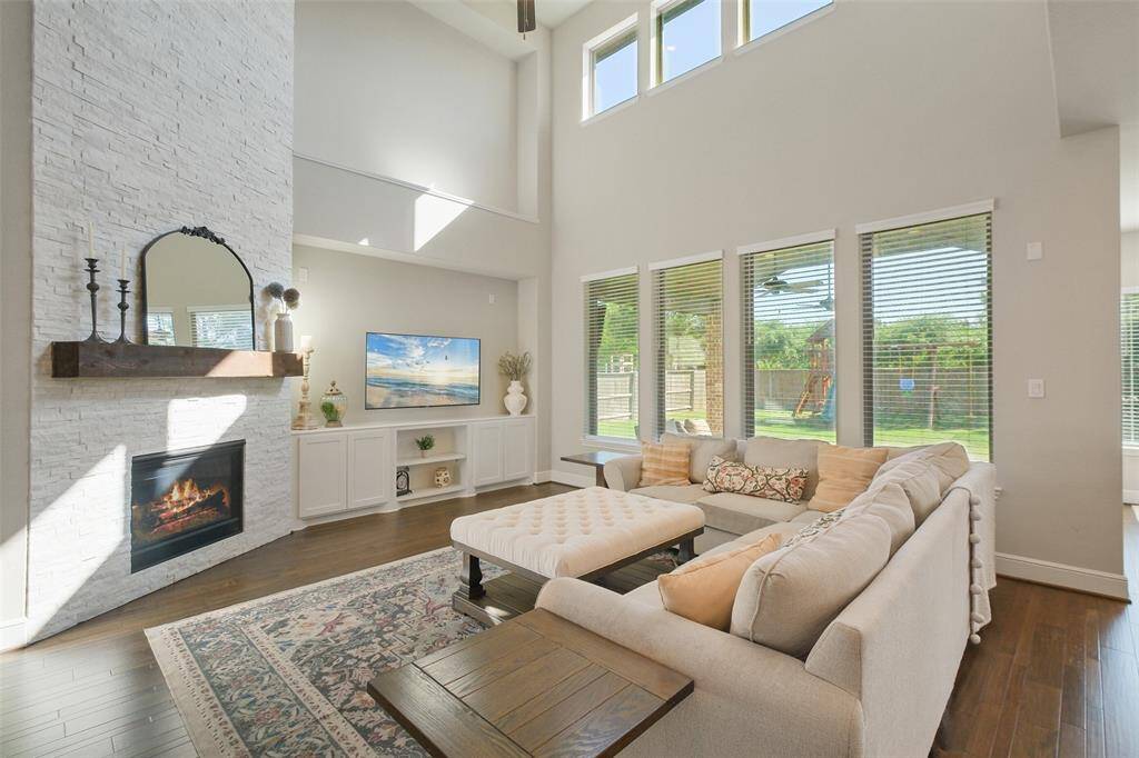 Plenty of Natural light from these tall ceilings with upper windows