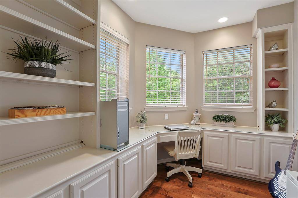 This extra room off of the game room offers a private place for a second home office, a homework room or a great spot for practicing musical instruments. Lots more storage too!