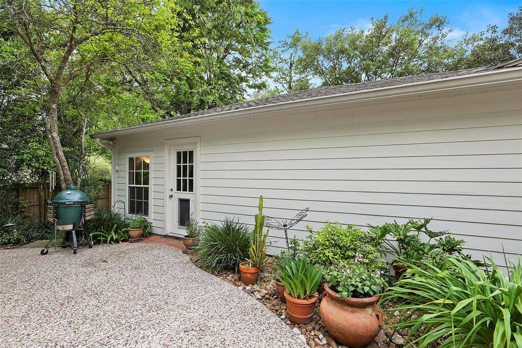 An extra air conditioned room in the back of the garage comes with gym equipment and a mini-fridge!