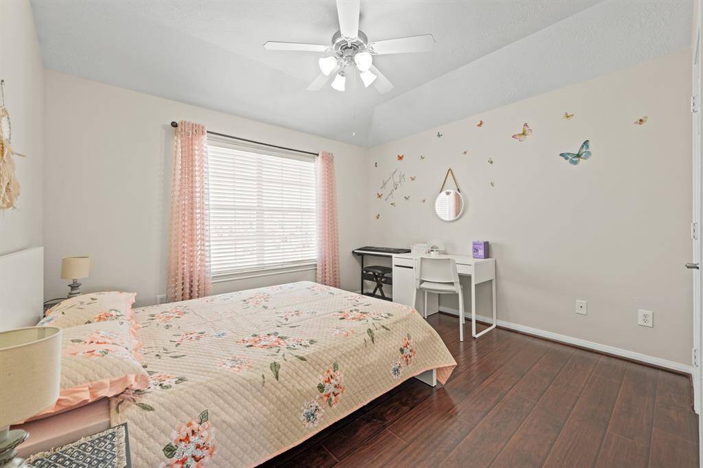 Guest Bedroom #2 (upstairs)