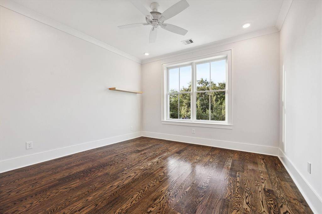 You will love the treetop views in this upstairs bedroom which includes a private en-suite bathroom.