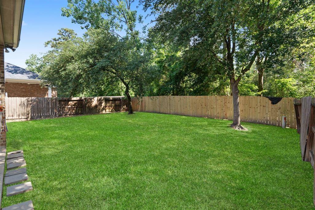 Peaceful yard with NO REAR NEIGHBORS!