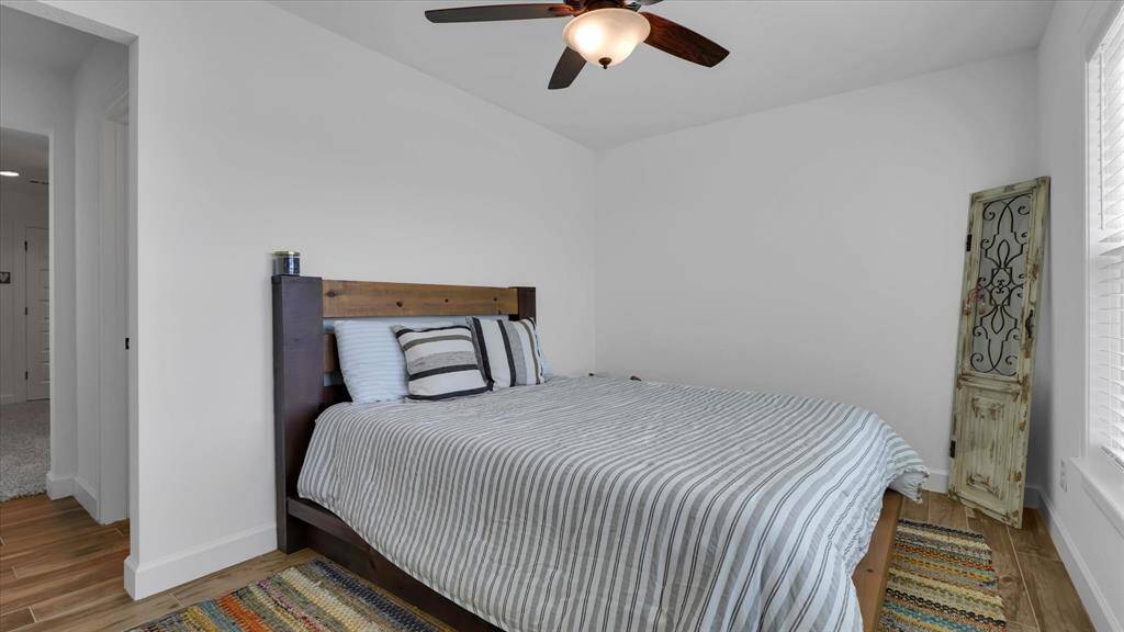 This bed is perfectly arranged to take in the beautiful view of the lake as you drift off to sleep.