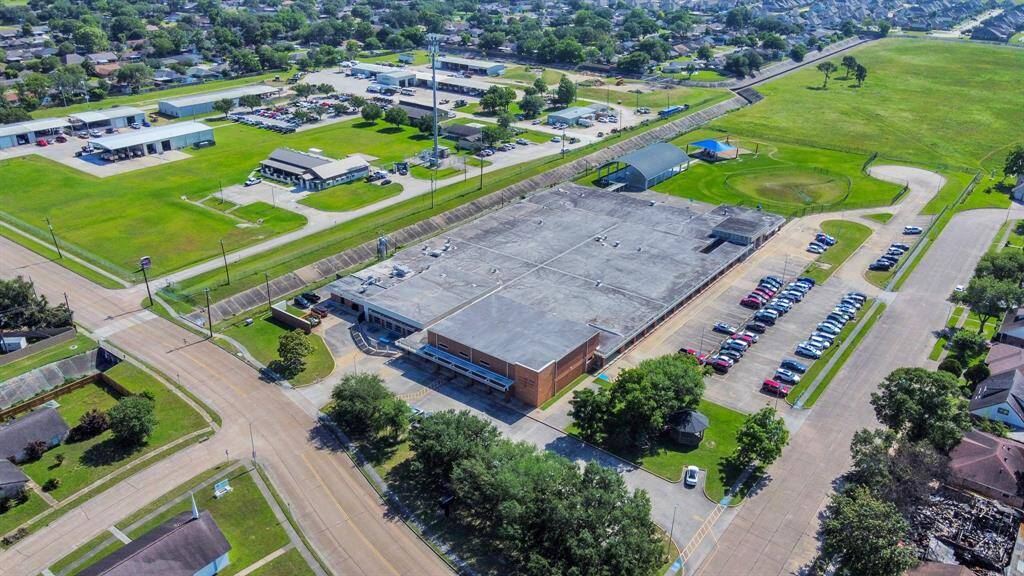 This home is zoned to La Porte ISD and is just a short walk from College Park Elementary School.