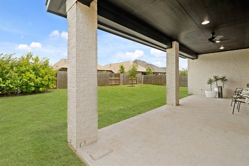Imagine the space you can create in the oversized backyard! It has room for a pool, outdoor kitchen, gazebo, and more. The sky is limit!