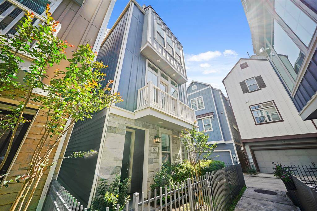 Community: Located in the gated Park Place community, which offers a community pool and cabana area.
