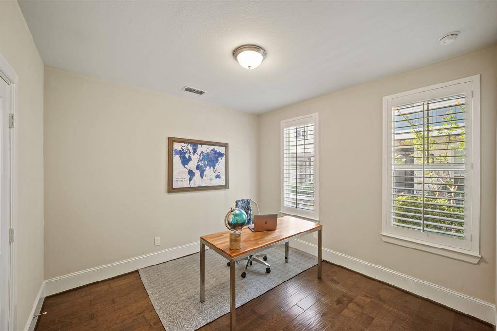 Office/Extra Room/Playroom/Gym: Versatile space adaptable to your needs - office, playroom, gym, or more.