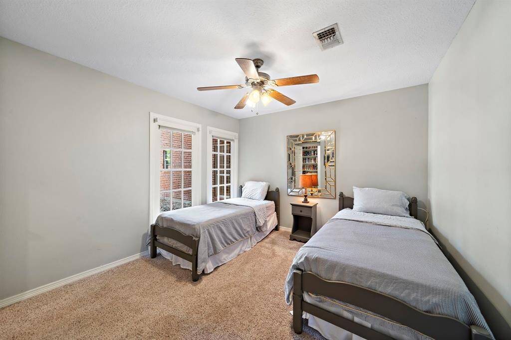 Additional secondary bedroom.