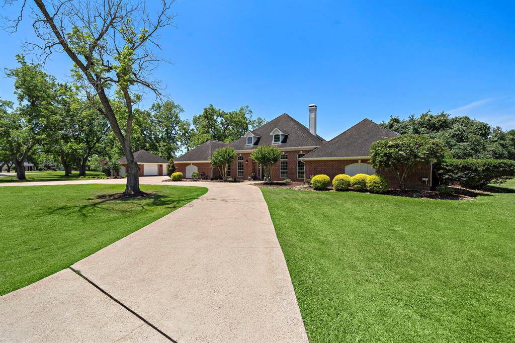 Experience the perfect blend of elegance, comfort, and natural beauty in Foster Creek Estates.