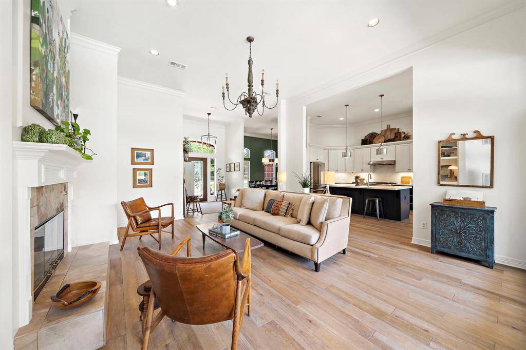 The open concept allows for great conversations.