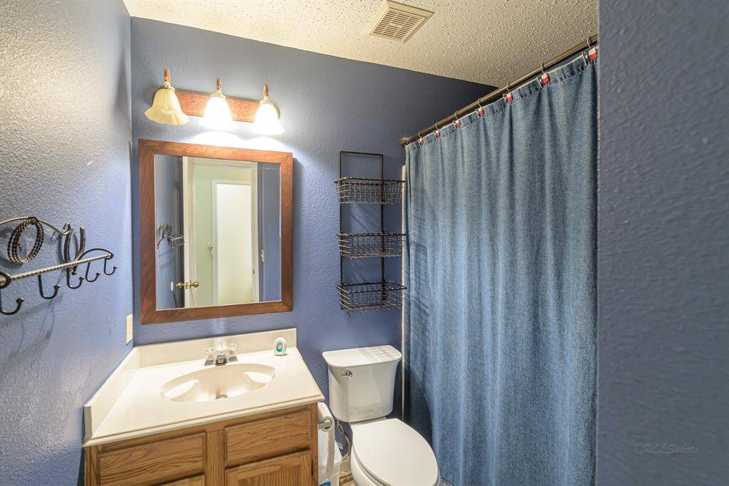 Secondary full bath