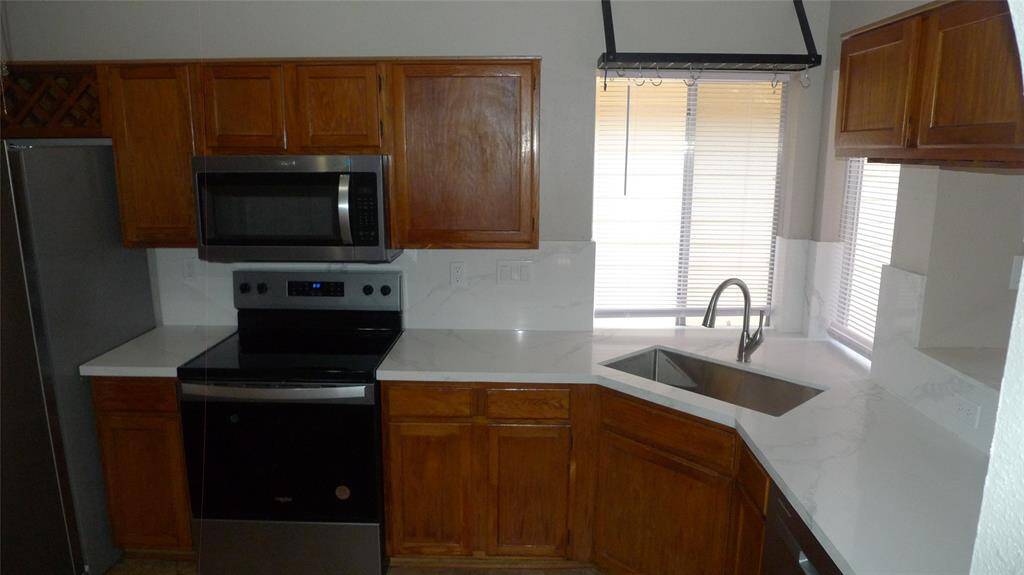 Magnificent new Granite counter tops and backsplash