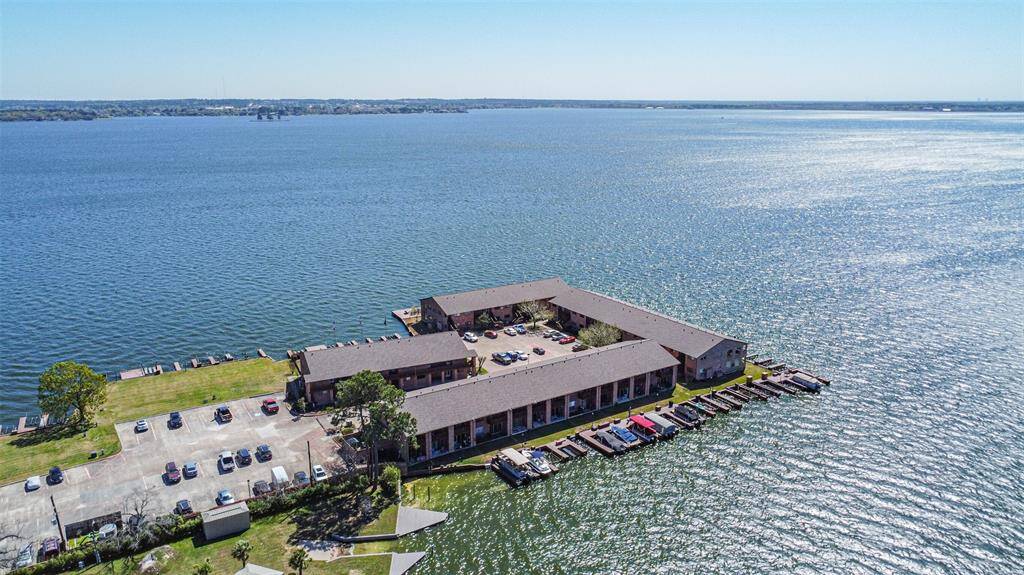 Easy access to Margaritaville Resort or any restaurant on the lake.