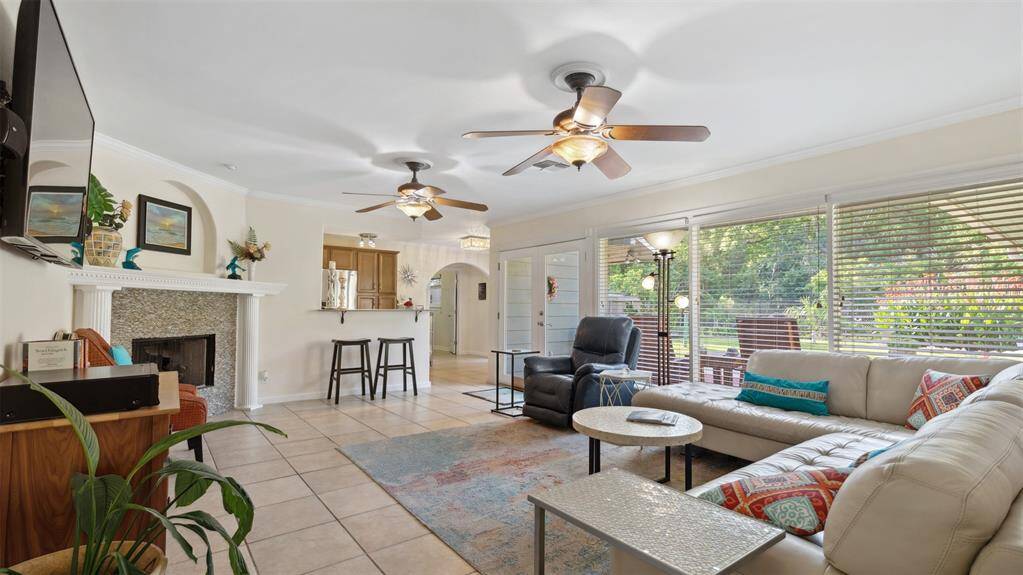 Natural light in the living room!