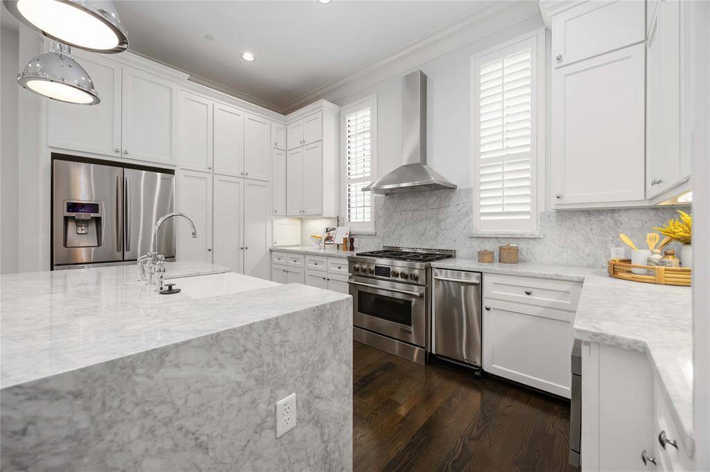 Drop lights join recessed lighting and under-cabinet lighting to perfectly illuminate this space.