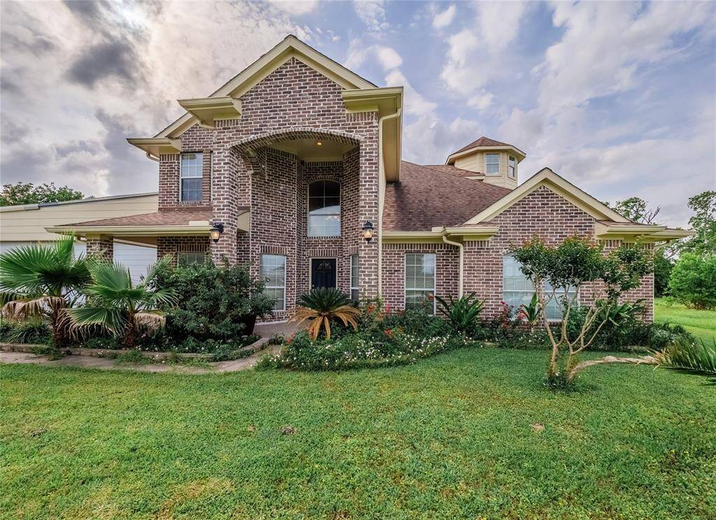 Beautifully landscaped front yard.