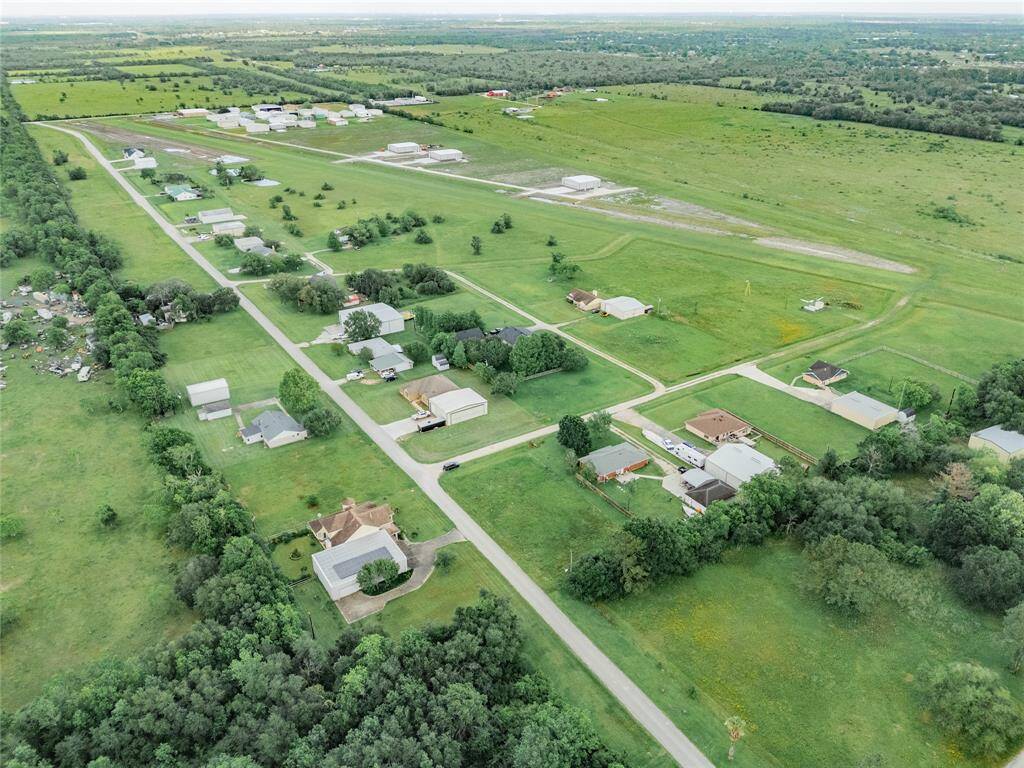 Easy access to the airfield.