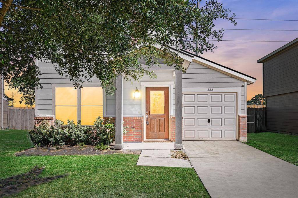 Welcome to this charming two-story gem nestled in the friendly community of Ella Crossing and zoned to Spring ISD. Boasting smart design and inviting curb appeal, this cozy home is perfect effortless living, blending comfort, style, and efficiency.