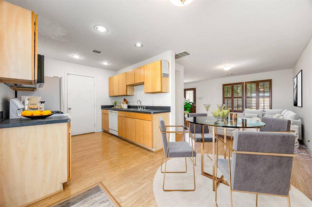 Start your day off right with a cup of coffee sitting with your family in the lovely breakfast area! Featuring large windows with blinds, custom neutral paint, wood style flooring, recessed lighting and plenty of natrual light. *Virtually Staged