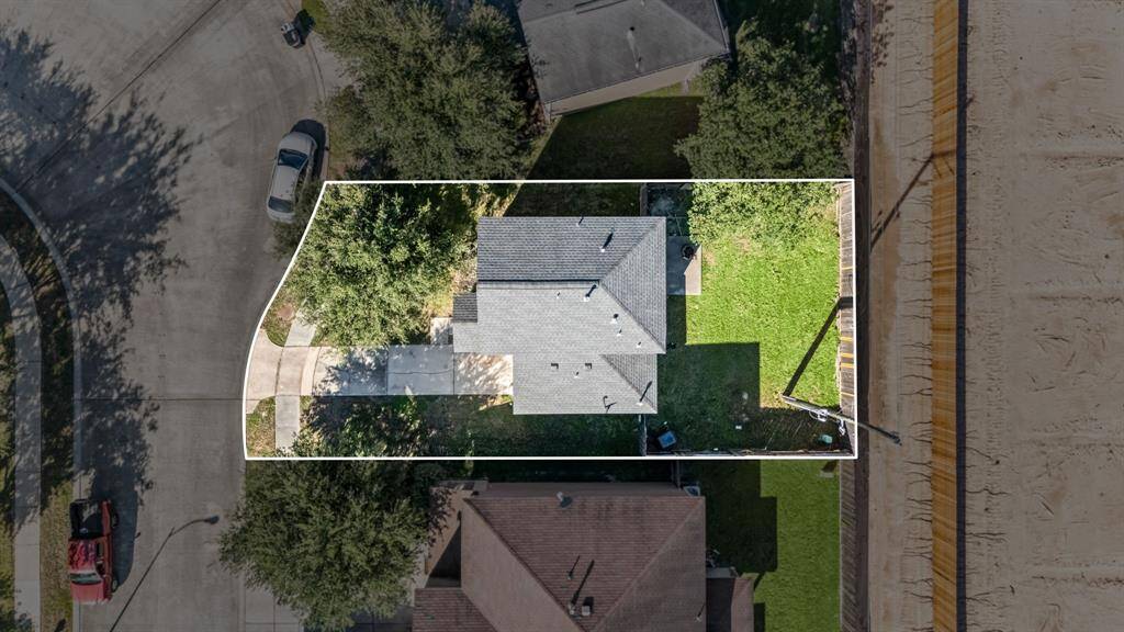 This home sits on a large lot with ample yard space in front and the back, lush landscaping and a well-maintained yard. Situated on a quiet street in the Ella Crossing community.