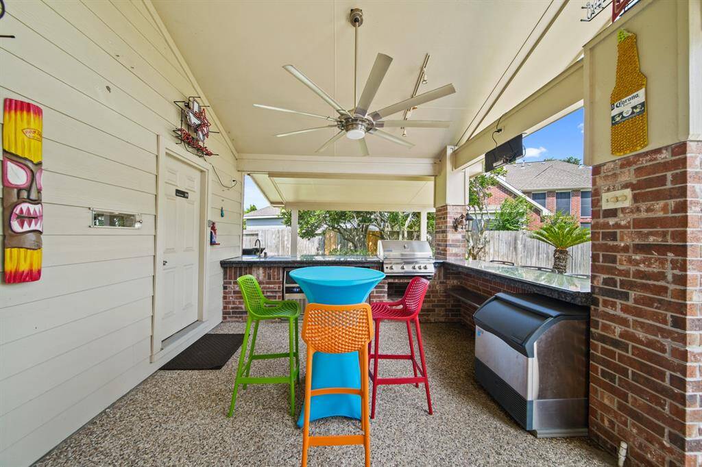 Outdoor area perfect for entertaining.