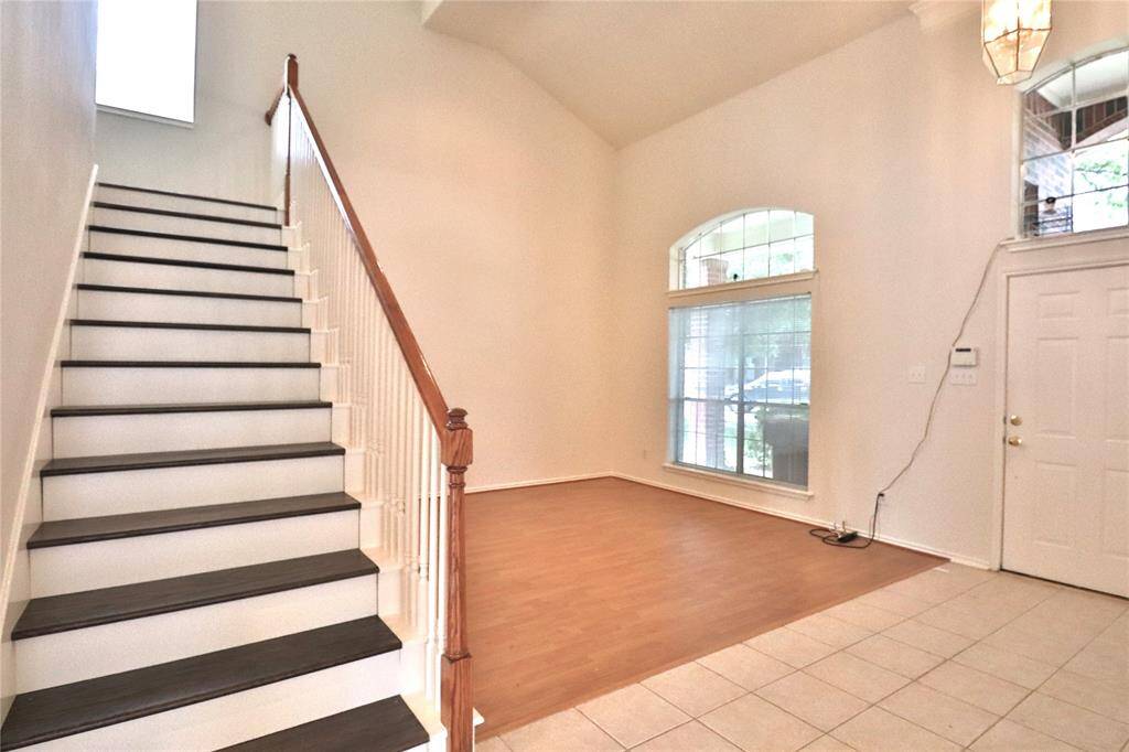This is living area , also can be used as an office or game room, it features high ceiling and large window.