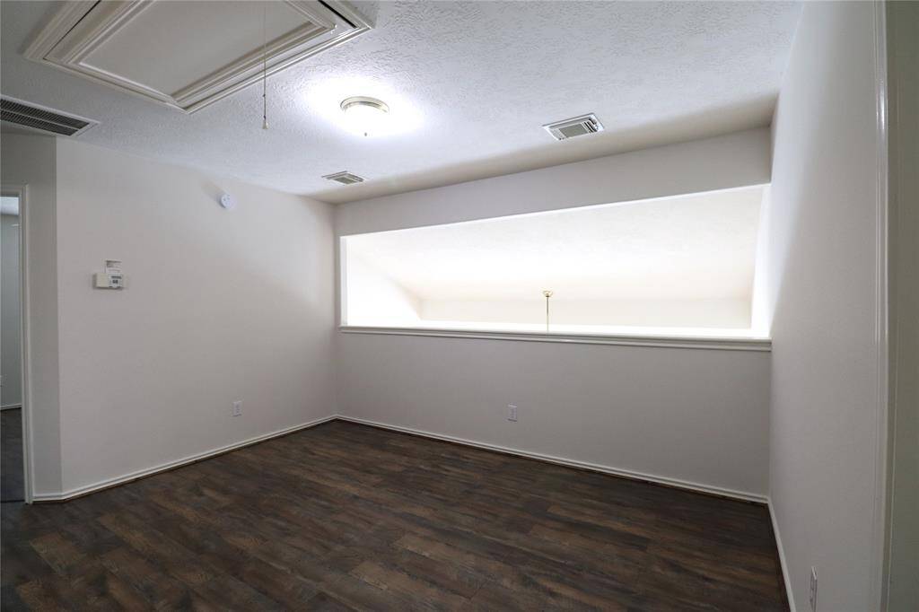 Flex space on 2nd floor Perfect for a small office or reading nook.