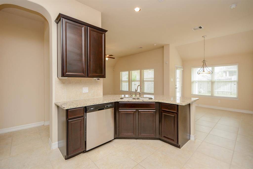This section of the kitchen, facing the family/living area and breakfast nook, to the right, shows the perfect placement of the curved counter, housing the dual sink console. Some nice tall kitchen stools would look great around the outside perimeter, right?