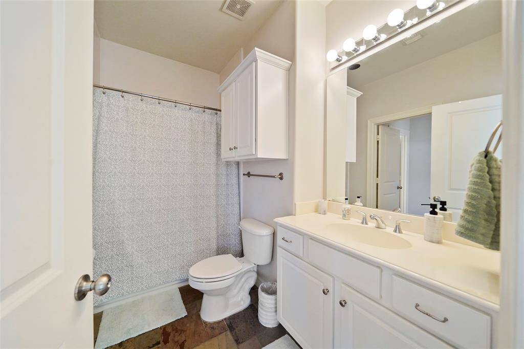 The full bathroom servicing the first floor bedrooms,.