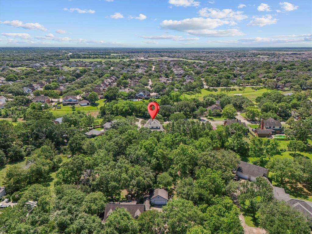 Prime location near walking trails, schools, shopping and freeway access.