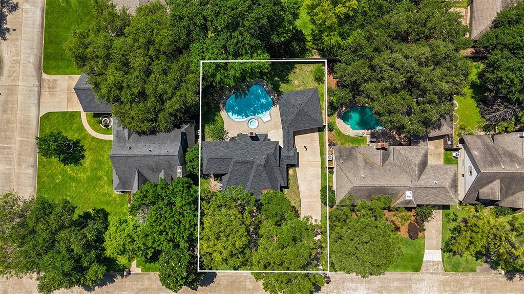 This stunning aerial view showcases the beautiful layout of the home and highlights its exceptional curb appeal. From the well-manicured lawn to the thoughtfully designed exterior, this vantage point offers a perfect perspective of the property’s charm and spaciousness.