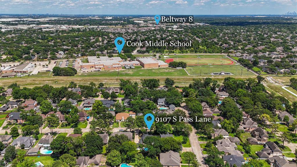 Enjoy easy access to Beltway 8 and nearby schools, making commuting and family life a breeze.