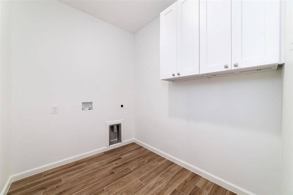 Spacious laundry room