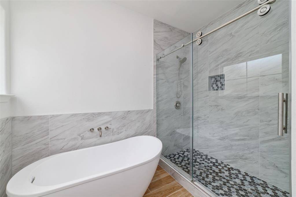 Soaking in the tub or enjoying the oversized shower...either way, you can't go wrong!