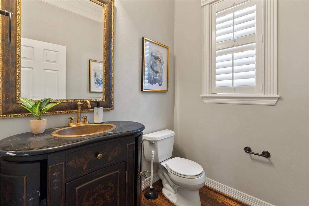 2nd floor bathroom off of the living areaand kitchen.