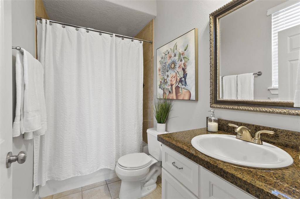 3rd floor guest bathroom