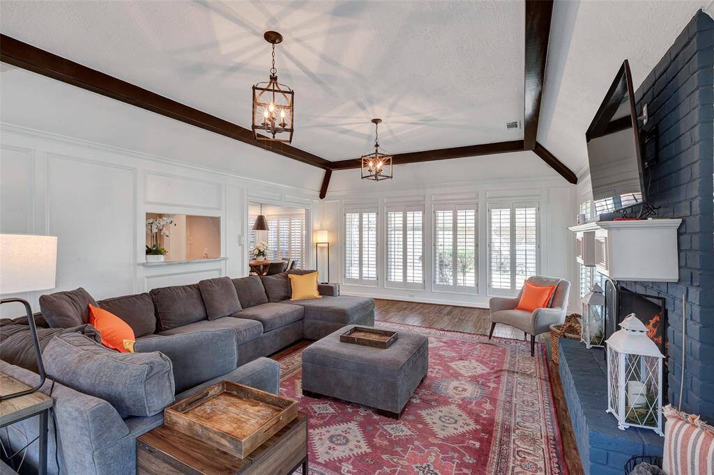 Family Room into breakfast rrom