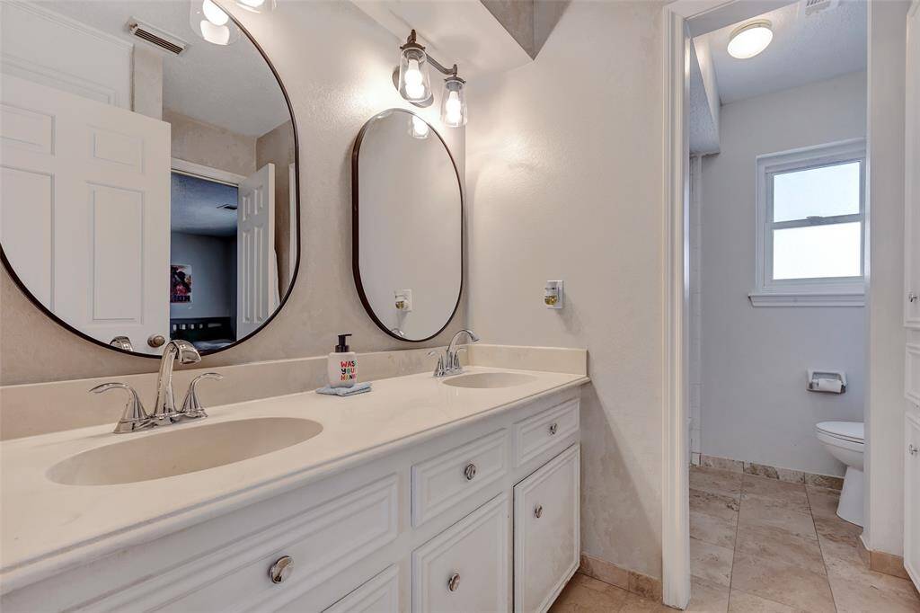 Upstairs full bath