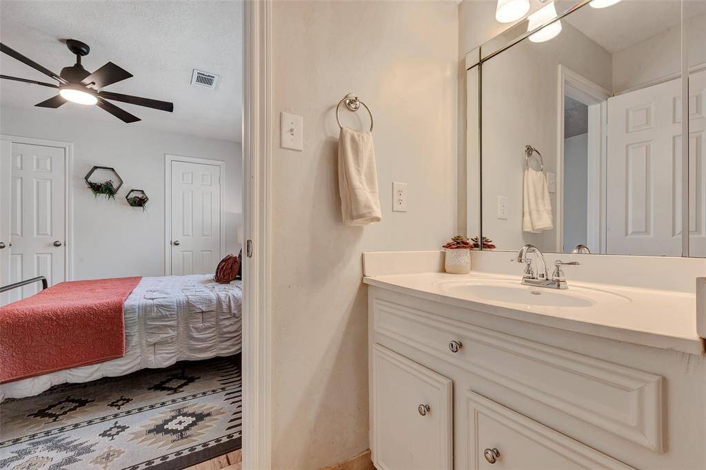 Upstairs full bath