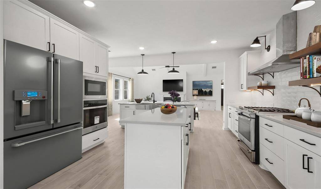Stunning kitchen with secondary island (*Artist rendering used for illustration purposes only.)