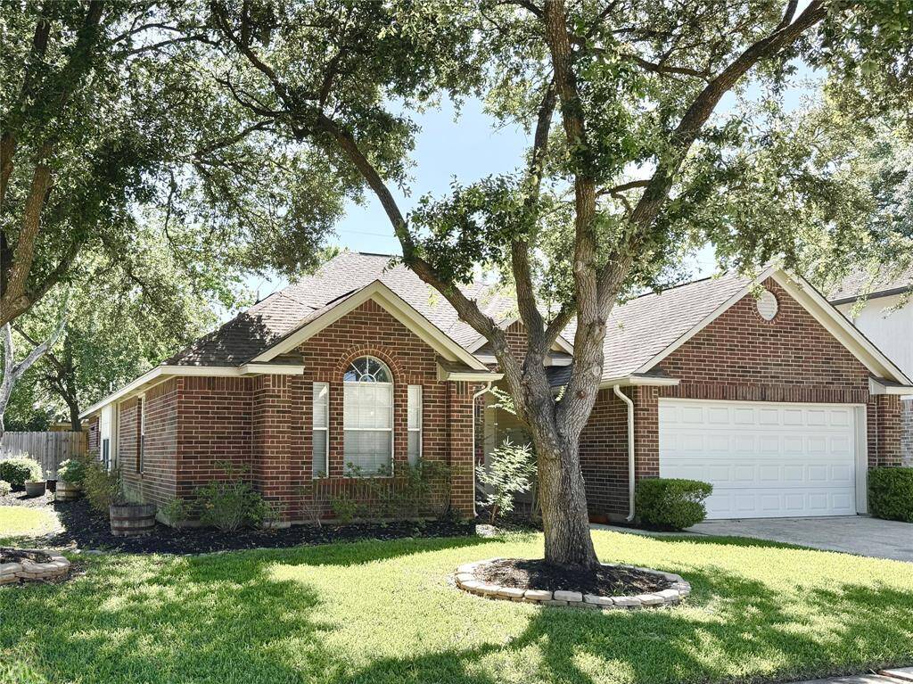 Beautiful 3/2/2 located on a corner lot in the Steeplechase subdivision
