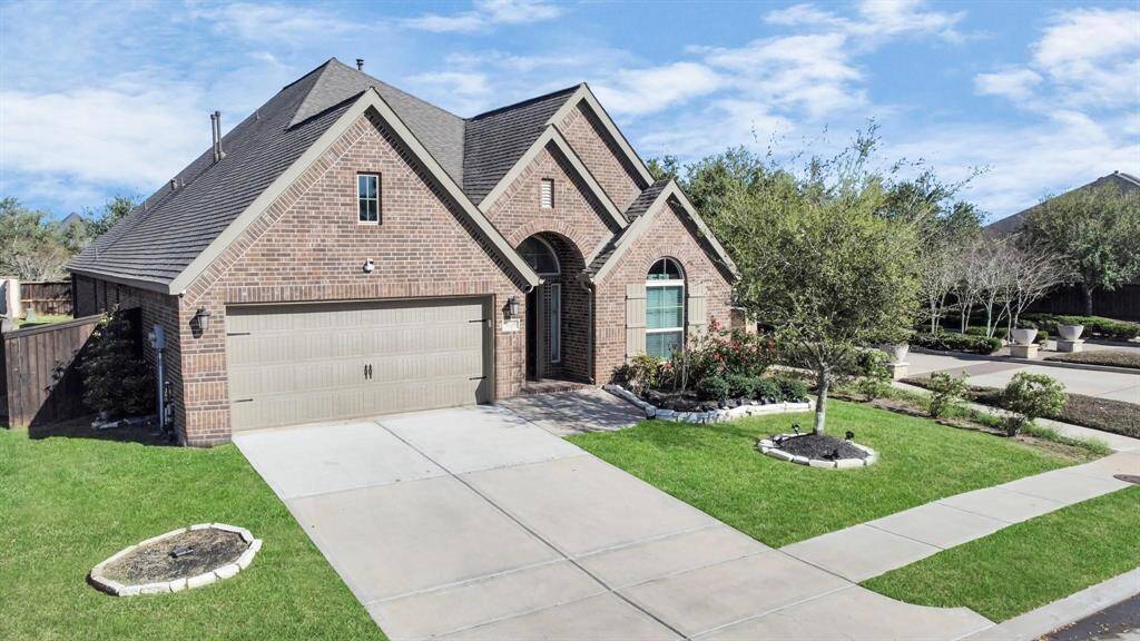 Charming community with easy access to Hwy. 288.
