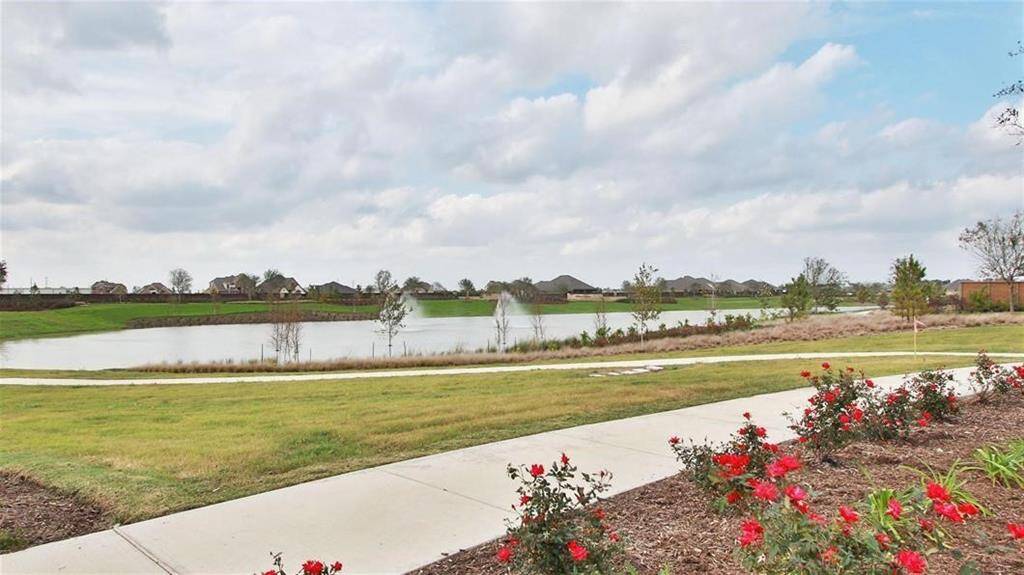 Miles of walking paths surrounded by lakes and greenery. Only thirty minutes to downtown Houston.