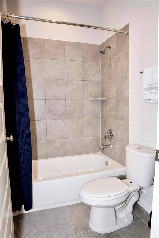 Second bathroom with a bathtub and shelves for more storage