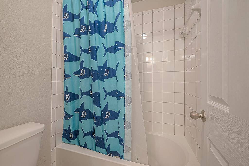 The combination shower/tub provides versatility and convenience, while the single sink cabinet with lots of storage space offers functionality without compromising on style.