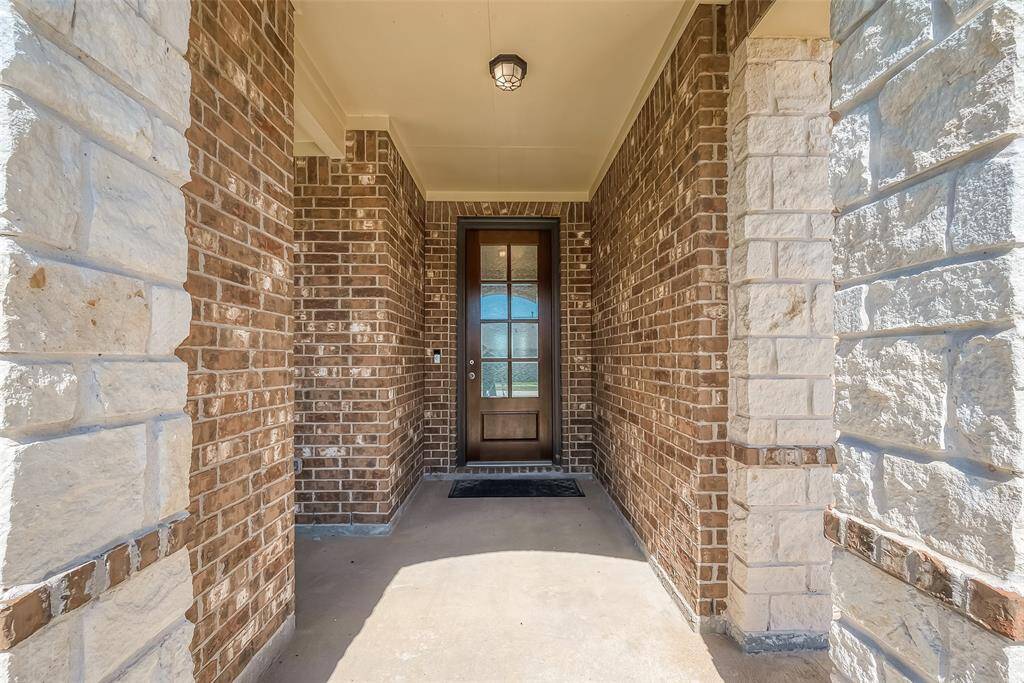 Love at first sight! The grand entrance door stands as a welcoming beacon, inviting you to explore further. You'll find contemporary design details from the front door to the back of the house.
