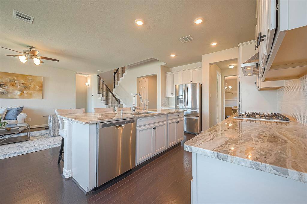 And here it is, the heart of the home: the kitchen, where every detail exudes elegance and functionality. Adorned with sleek granite countertops, this culinary haven offers a luxurious ambiance that's both timeless and sophisticated.