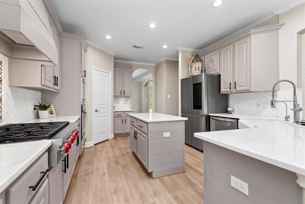 Large walk-in pantry, too!