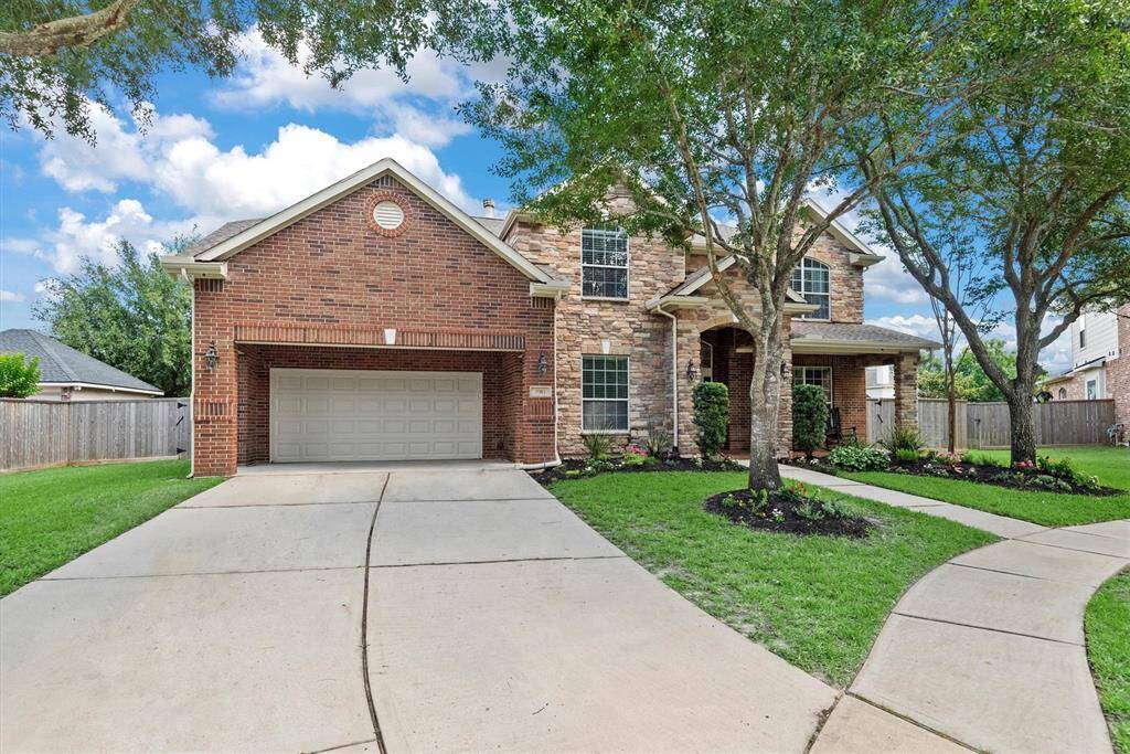 Spacious driveway offers ample room for additional parking—perfect for guests or extra vehicles. Located in the sought-after community of Gleannloch Farms, where scenic sidewalks wind throughout the neighborhood, making it ideal for safe, leisurely strolls and morning jogs.